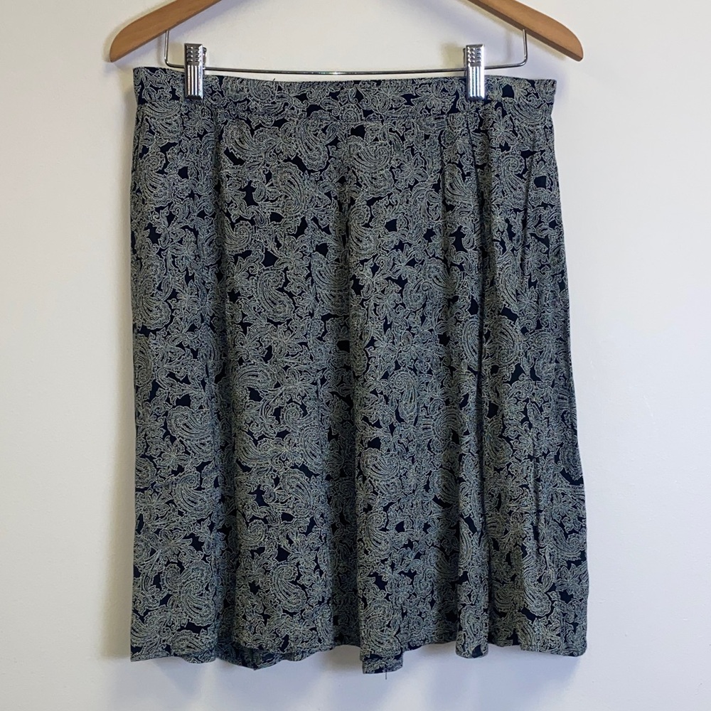 Chaus Black and Gray Patterned A-Line Skirt